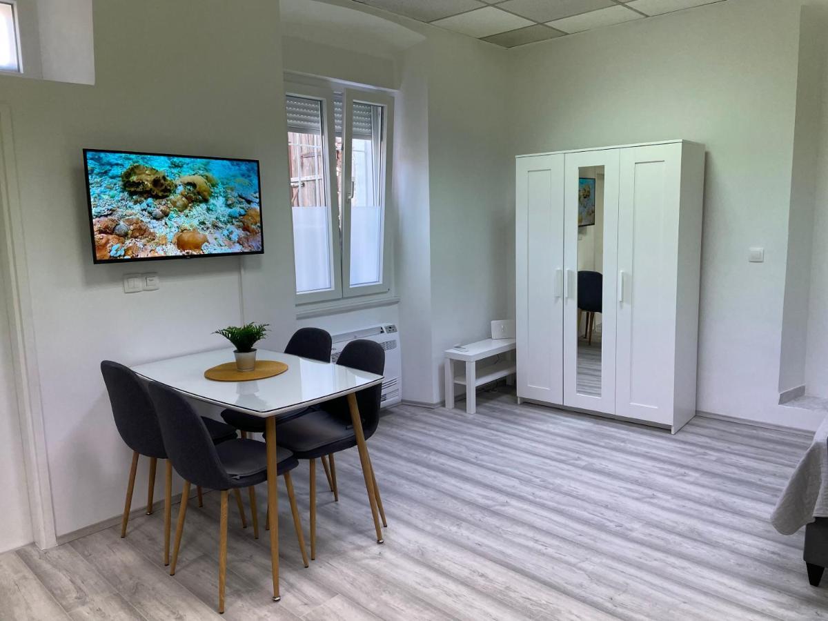 Apartment Studio Beauty In Centar พูลา ภายนอก รูปภาพ