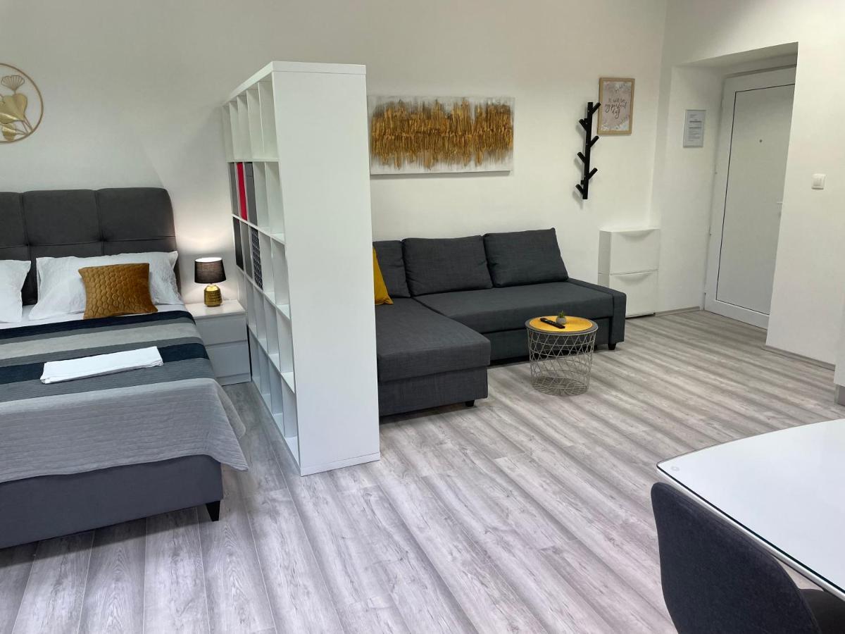 Apartment Studio Beauty In Centar พูลา ภายนอก รูปภาพ