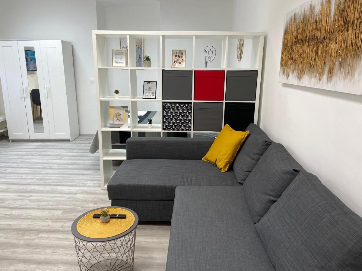 Apartment Studio Beauty In Centar พูลา ภายนอก รูปภาพ