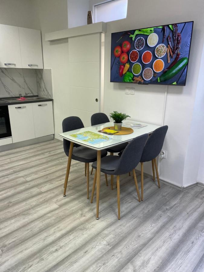 Apartment Studio Beauty In Centar พูลา ภายนอก รูปภาพ