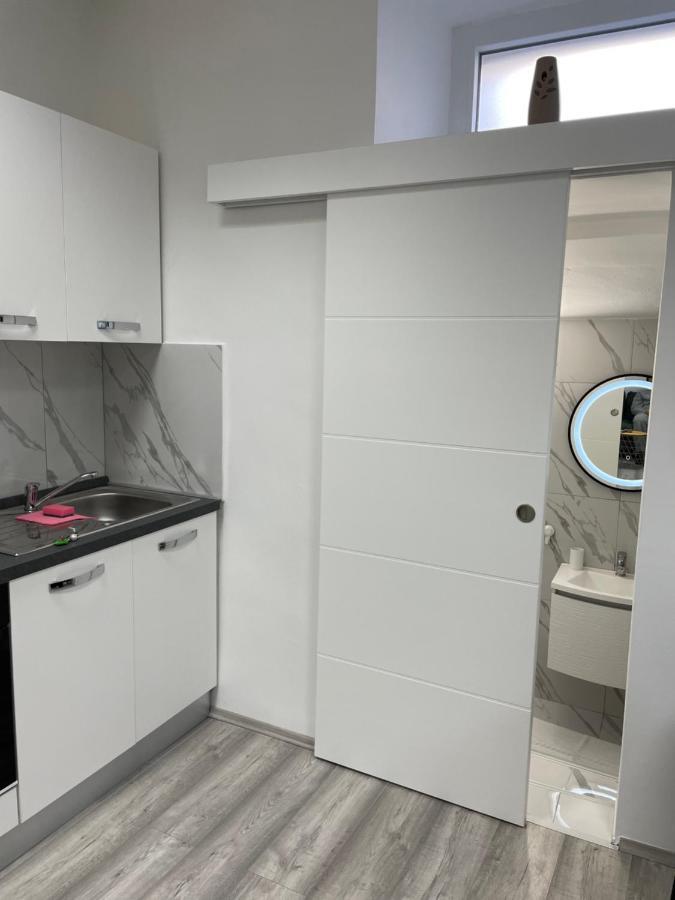 Apartment Studio Beauty In Centar พูลา ภายนอก รูปภาพ
