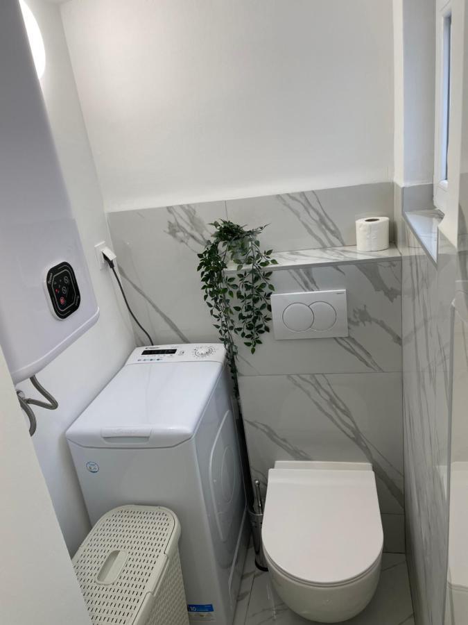 Apartment Studio Beauty In Centar พูลา ภายนอก รูปภาพ