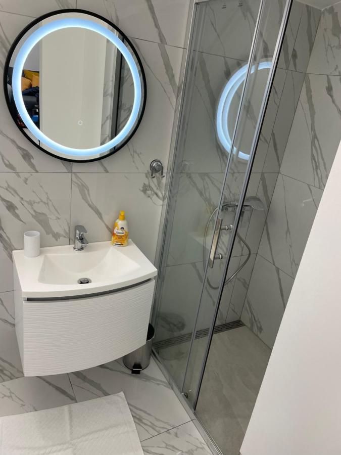 Apartment Studio Beauty In Centar พูลา ภายนอก รูปภาพ